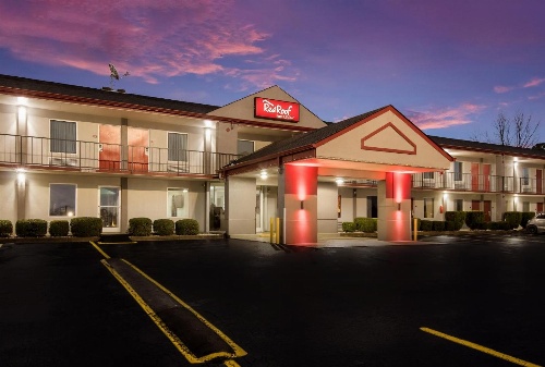 Red Roof Inn & Suites Jackson image 3