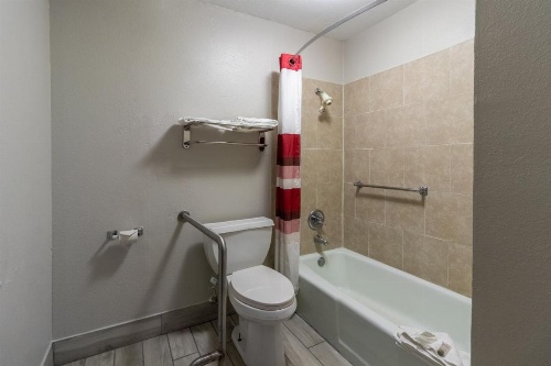Red Roof Inn & Suites Jackson image 39