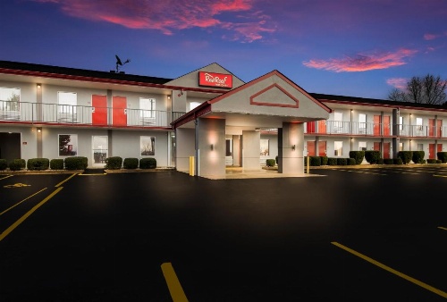 Red Roof Inn & Suites Jackson image 5