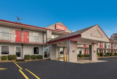 Red Roof Inn & Suites Jackson image 8